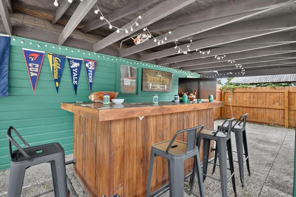 Campus to Cookout-Your Perfect Notre Dame Stay! - Image 1